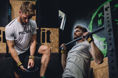 Dos atletas de Picsil haciendo ejercicios de CrossTraining
